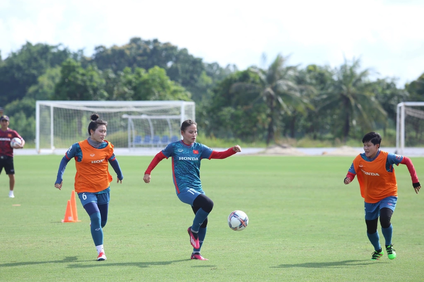 Bóng đá Việt Nam 3/9: ĐT nữ Việt Nam 'chạy đà' suôn sẻ trước ASIAD 19 - Ảnh 2.