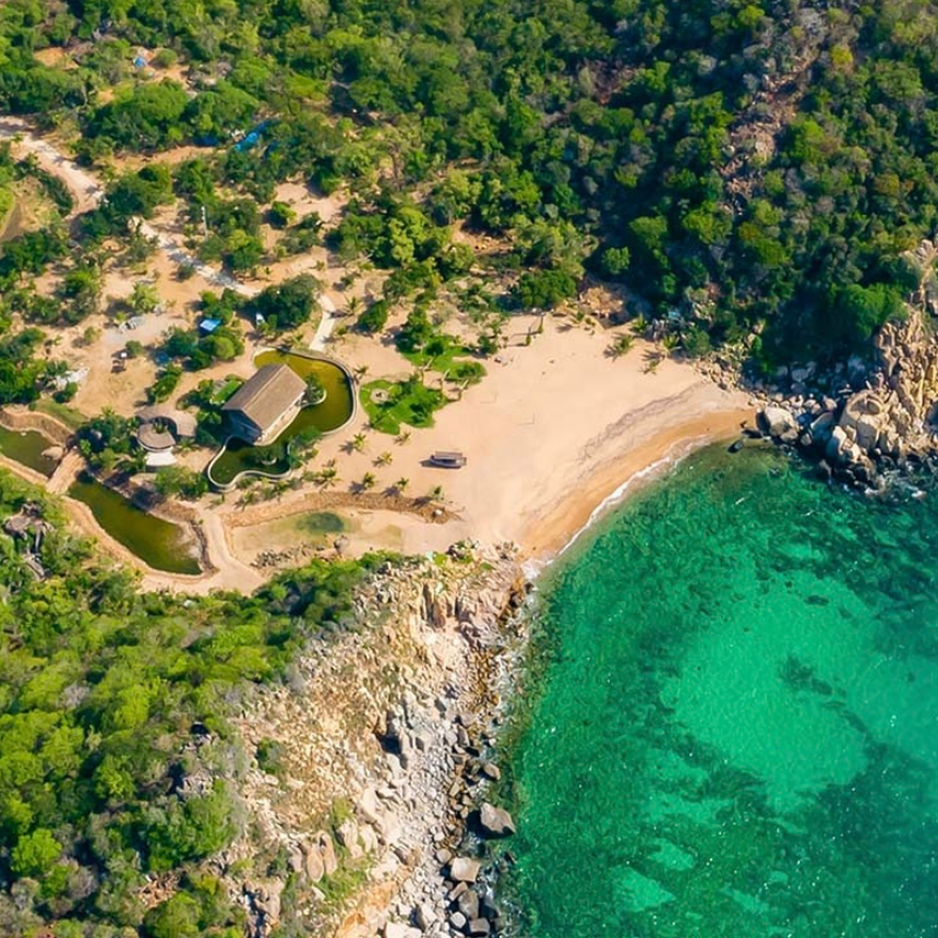 Lặn ngắm san hô, lướt cano khám phá Vĩnh Hy - "đôi mắt biếc" của Ninh Thuận  - Ảnh 4.