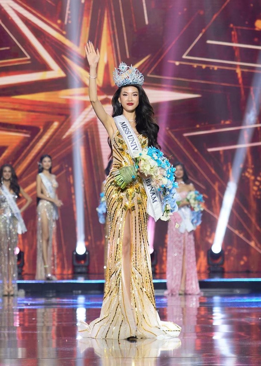 Tân Hoa hậu Bùi Quỳnh Hoa trong tay "cả rổ" danh hiệu vẫn quyết chinh phục vương miện - Ảnh 8.