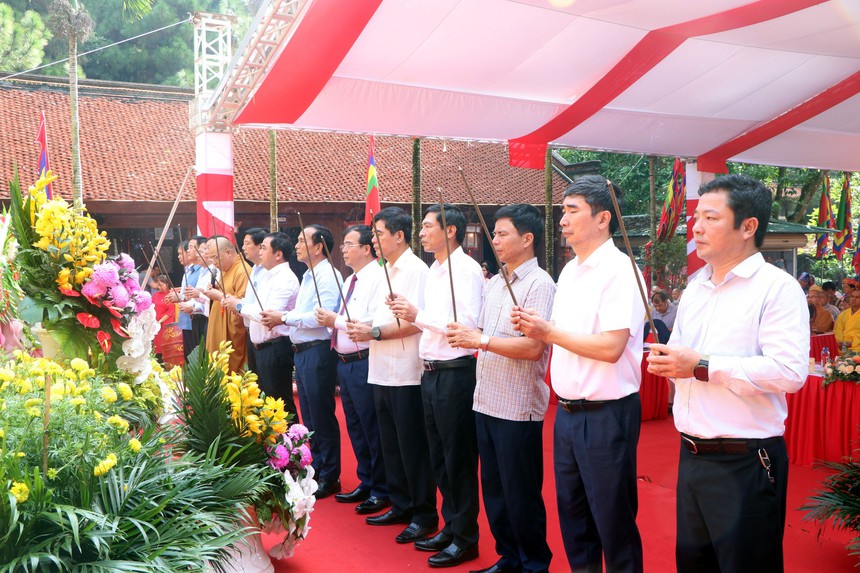 Tưởng niệm 581 năm ngày mất của Anh hùng dân tộc, Danh nhân văn hóa thế giới Nguyễn Trãi - Ảnh 2. Tưởng niệm 581 năm ngày mất của Anh hùng dân tộc, Danh nhân văn hóa thế giới Nguyễn Trãi - Ảnh 2.