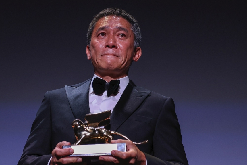 Lương Triều Vỹ bật khóc nhận giải Thành tựu trọn đời tại LHP Venice hậu tin đồn ngoại tình - Ảnh 3.