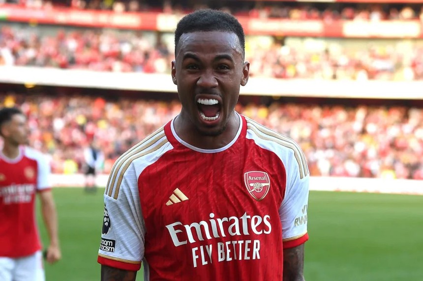 Gabriel Magalhaes được CĐV Arsenal khen ngợi vì "khoảnh khắc quái vật" giúp Pháo thủ đánh bại Quỷ đỏ - Ảnh 5.