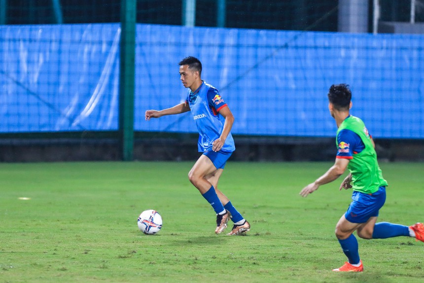 Đội tuyển Việt Nam thời HLV Troussier: Mới và cũ - Ảnh 1.