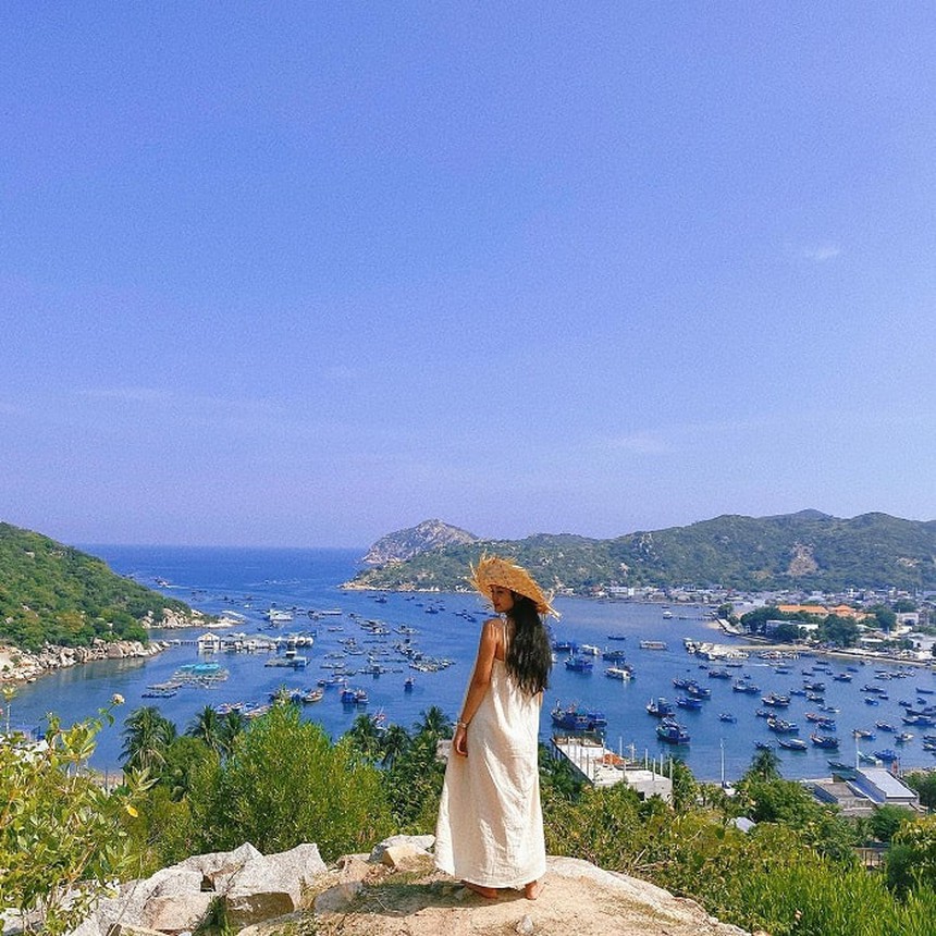 Lặn ngắm san hô, đi tàu đáy kính khám phá Vĩnh Hy - "đôi mắt biếc" của Ninh Thuận - Ảnh 14.