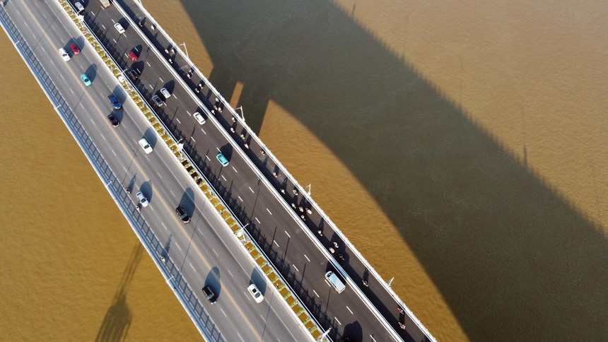 Vẻ đẹp Cầu Vĩnh Tuy 2 vượt sông Hồng nhìn từ trên cao - Ảnh 10. Vẻ đẹp Cầu Vĩnh Tuy 2 vượt sông Hồng nhìn từ trên cao - Ảnh 10.