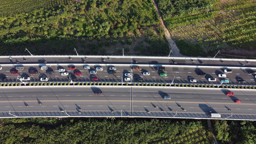 Vẻ đẹp Cầu Vĩnh Tuy 2 vượt sông Hồng nhìn từ trên cao - Ảnh 2. Vẻ đẹp Cầu Vĩnh Tuy 2 vượt sông Hồng nhìn từ trên cao - Ảnh 2.