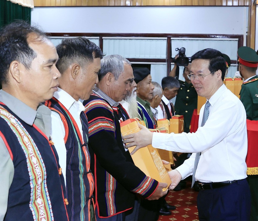 Chủ tịch nước Võ Văn Thưởng thăm Binh đoàn 15 - Ảnh 3.