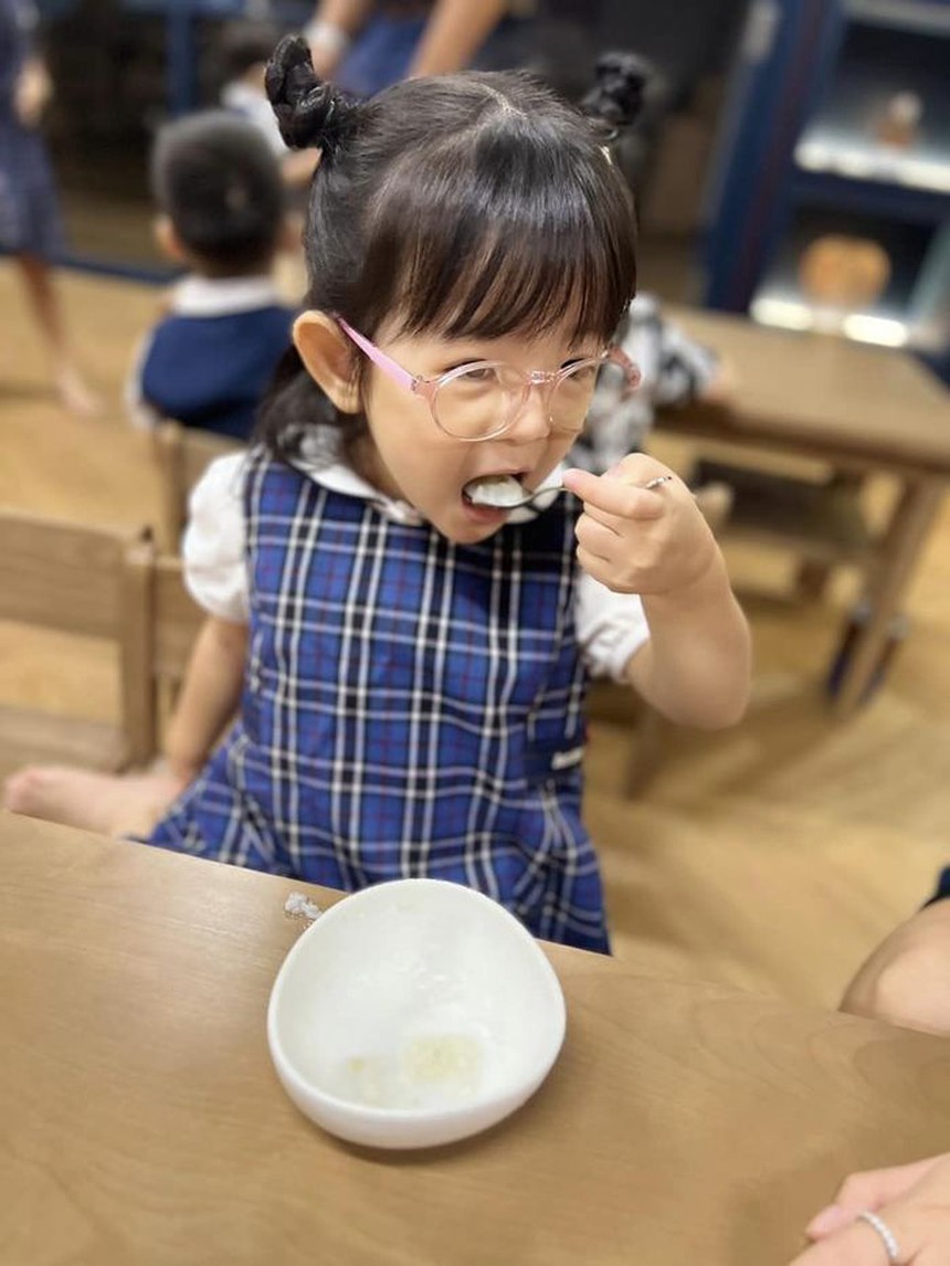 Dàn sao Việt đưa con đi khai giảng: Bận rộn đến đâu bố mẹ vẫn đồng hành, tiếp sức trẻ thơ - Ảnh 2.