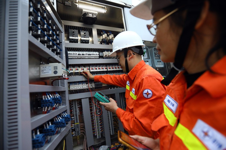 Bộ Công Thương: Thu hồi lỗ của EVN qua giá điện là đúng luật - Ảnh 1. Bộ Công Thương: Thu hồi lỗ của EVN qua giá điện là đúng luật - Ảnh 1.