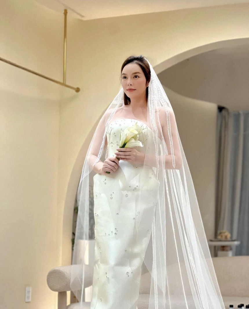 Sao Việt 5/9: Lý Nhã Kỳ rộ tin lấy chồng, nhan sắc gây bất ngờ của Cẩm Ly ở tuổi 53 - Ảnh 1.