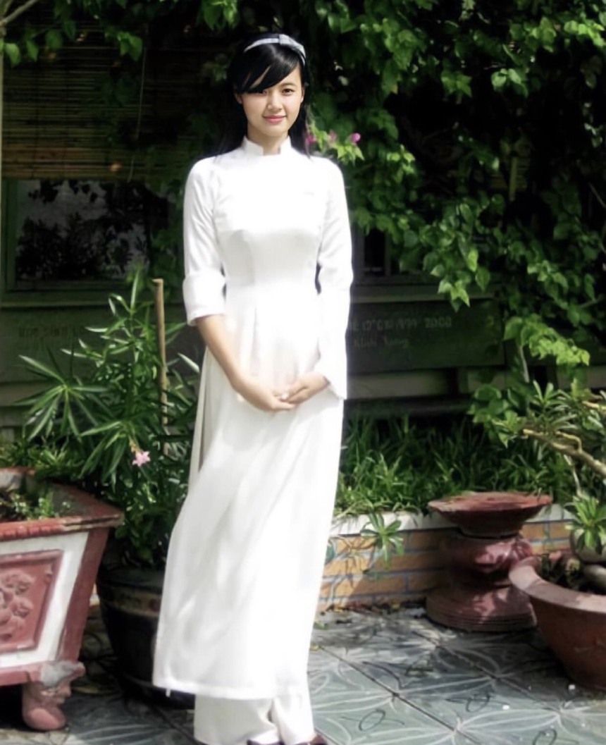 Sao Việt 5/9: Lý Nhã Kỳ rộ tin lấy chồng, nhan sắc gây bất ngờ của Cẩm Ly ở tuổi 53 - Ảnh 4.