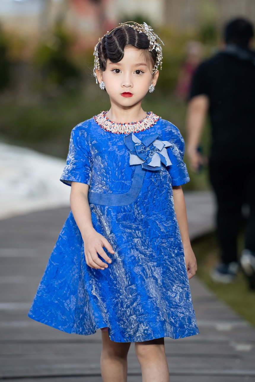 Mỹ nhân Việt chạy show dịp lễ: Nam Em tươi tắn hậu sự cố sức khỏe - Ảnh 7.