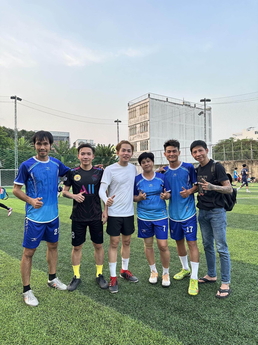 Yêu và 'ăn bám' bóng đá - Ảnh 4.