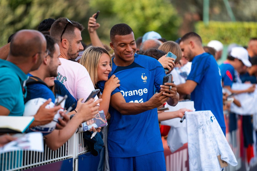 01h45 ngày 8/9, sân Parc des Princes, Pháp - Ireland (lượt đi 1-0): Ngày Mbappe “thách thức” Platini - Ảnh 1.