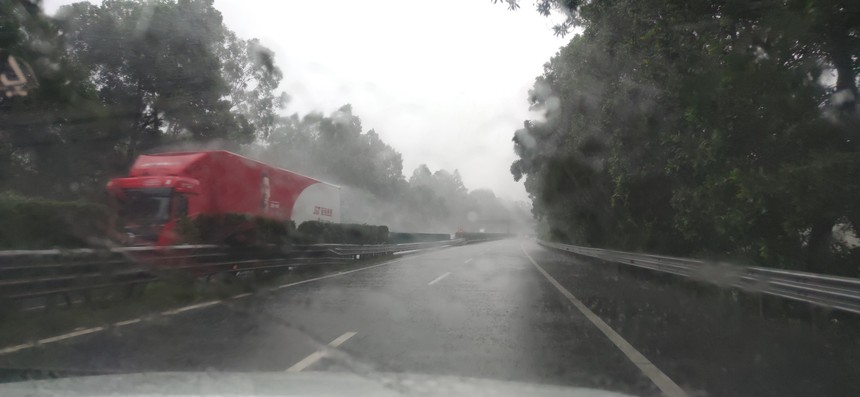 Bão Haikui gây thiệt hại ở Đông Nam Trung Quốc - Ảnh 1.