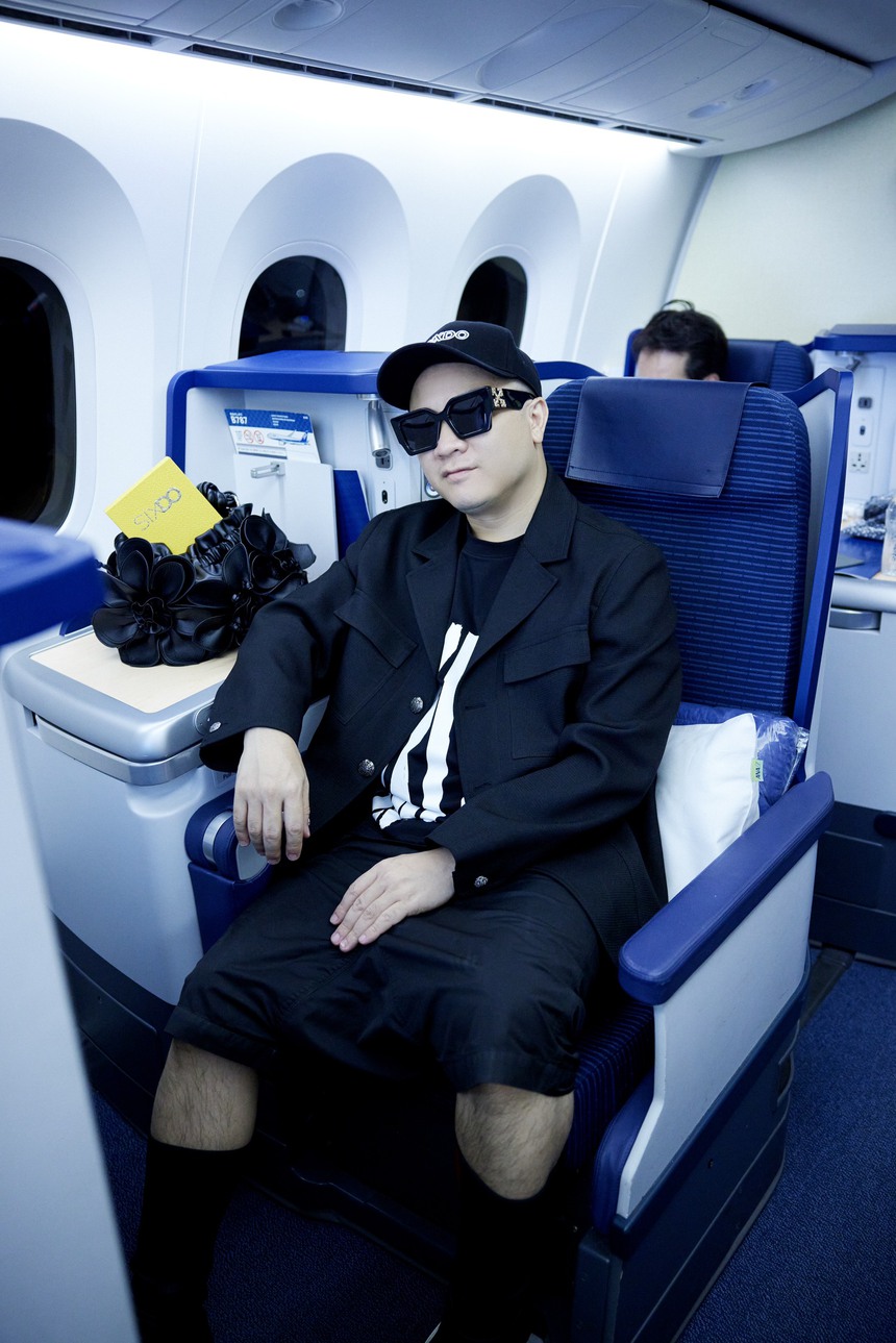 NTK Đỗ Mạnh Cường mang theo hơn 500kg hành lý sang Mỹ dự show thời trang  - Ảnh 2.