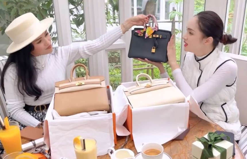 Từ 1 chàng trai quyết sống thật với giới tính, Hương Giang giờ ở biệt thự 30 tỷ, đi 2 xế sang  - Ảnh 2.