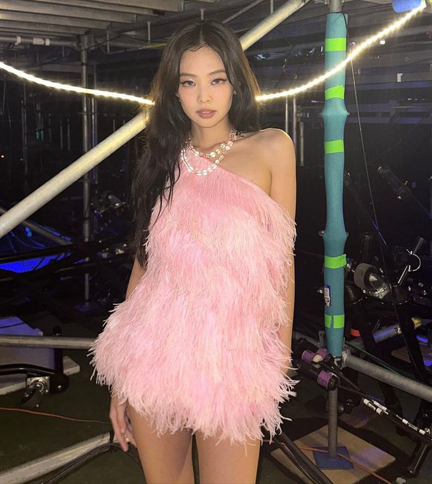 Cổ phiếu của YG tiếp tục suy giảm vì Lisa Blackpink - Ảnh 6.