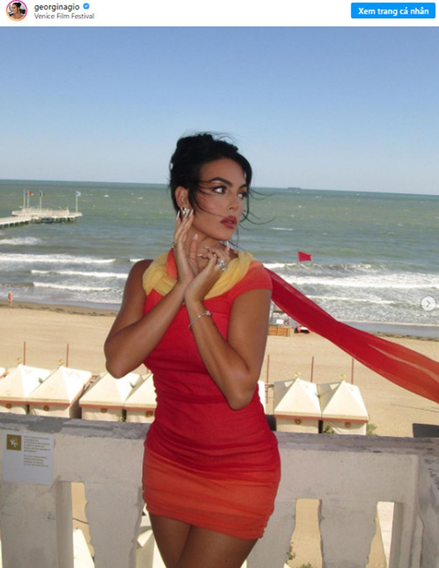 Bạn gái Cristiano Ronaldo gợi cảm 'đốt mắt' trên thảm đỏ LHP Venice - Ảnh 11.