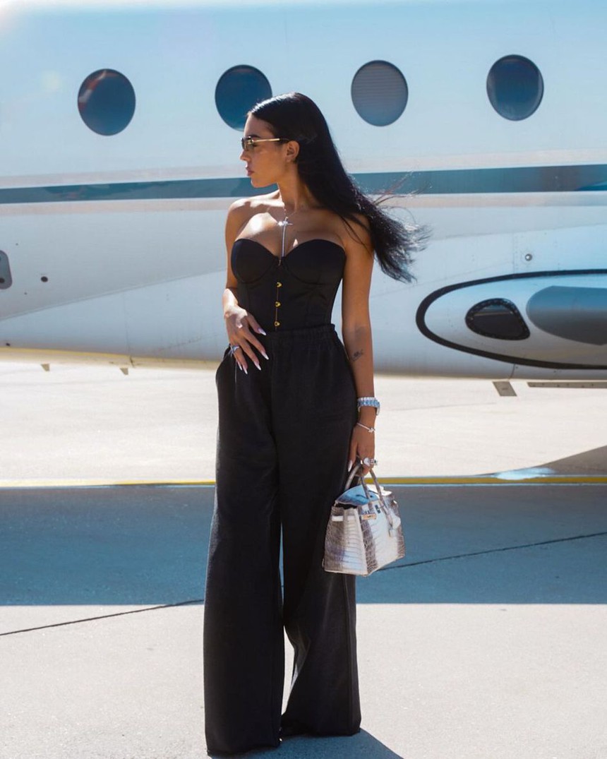 Bạn gái Cristiano Ronaldo gợi cảm 'đốt mắt' trên thảm đỏ LHP Venice - Ảnh 6.