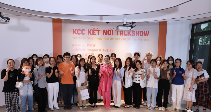 Cùng 'giải mã' làn sóng Hallyu tại Việt Nam - Ảnh 2. Cùng 'giải mã' làn sóng Hallyu tại Việt Nam - Ảnh 2.