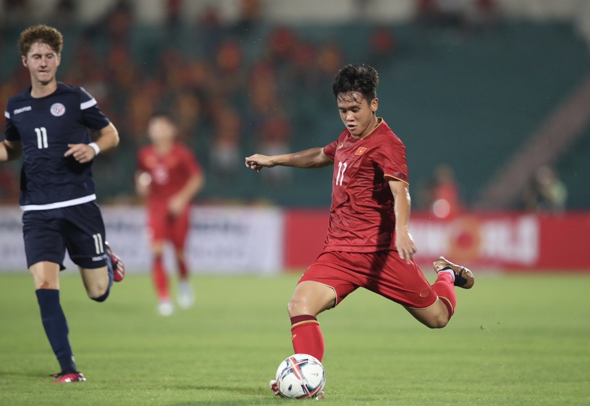 HLV Troussier và cảm hứng từ cầu thủ hạng Nhì - Ảnh 1. HLV Troussier và cảm hứng từ cầu thủ hạng Nhì - Ảnh 1.