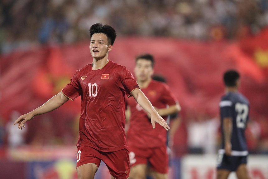 Vua phá lưới giải hạng Nhất đền đáp HLV Troussier - Ảnh 1.