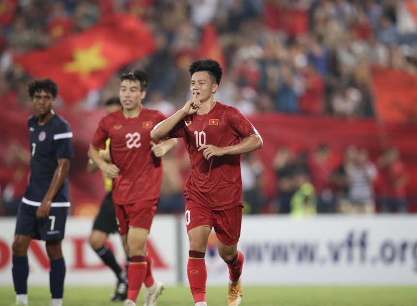 Vua phá lưới giải hạng Nhất đền đáp HLV Troussier - Ảnh 2.