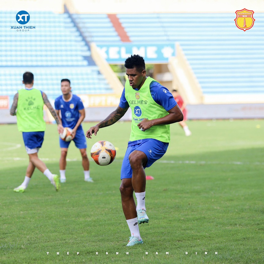 Bóng đá Việt Nam 7/9: Ngoại binh của CLB Nam Định chính thức nhận án phạt - Ảnh 2.