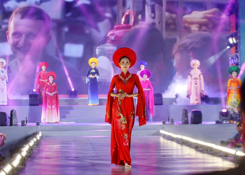 Chị Hằng biên tập - Lễ hội áo dài du lịch Hà Nội tạo dựng thương hiệu du lịch Thủ đô - Ảnh 2.