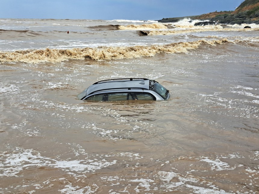 Mưa lũ gây thiệt hại về người và của ở nhiều nước châu Âu - Ảnh 5.
