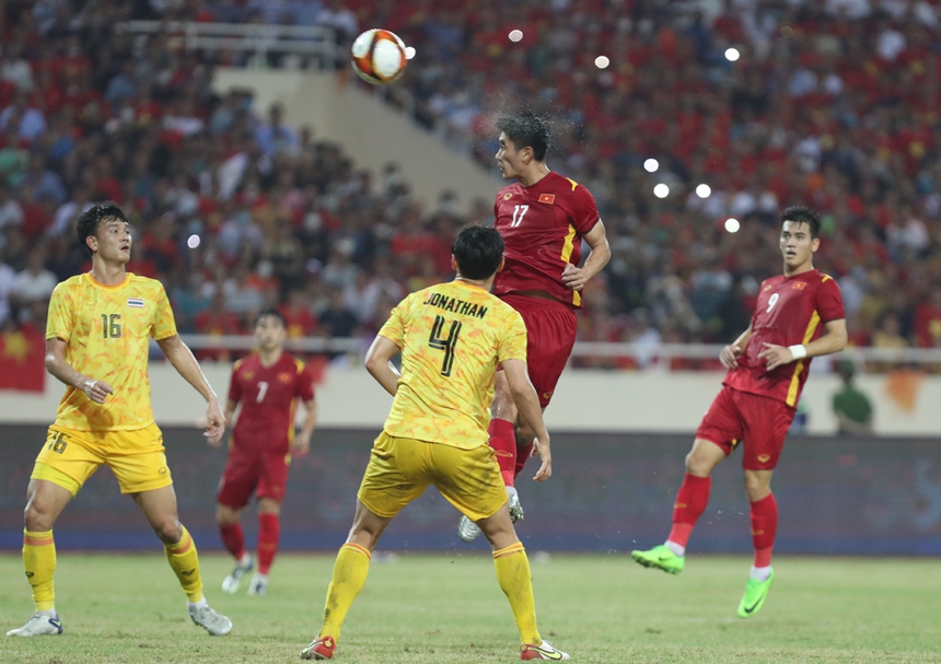 Nhâm Mạnh Dũng và Đỗ Sỹ Huy được điền tên đi ASIAD 19 - Ảnh 1.