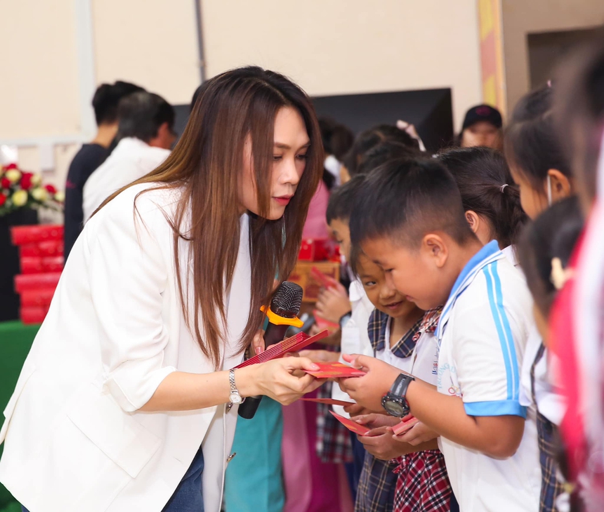 Mỹ Tâm bất ngờ thừa nhận “đã có chồng”, danh tính đàng trai gây tò mò  - Ảnh 1.