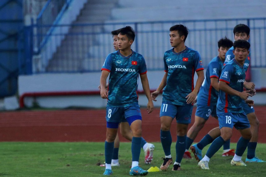 HLV Troussier rút gọn danh sách đấu Palestine, nêu lý do loại cầu thủ Việt kiều - Ảnh 2.