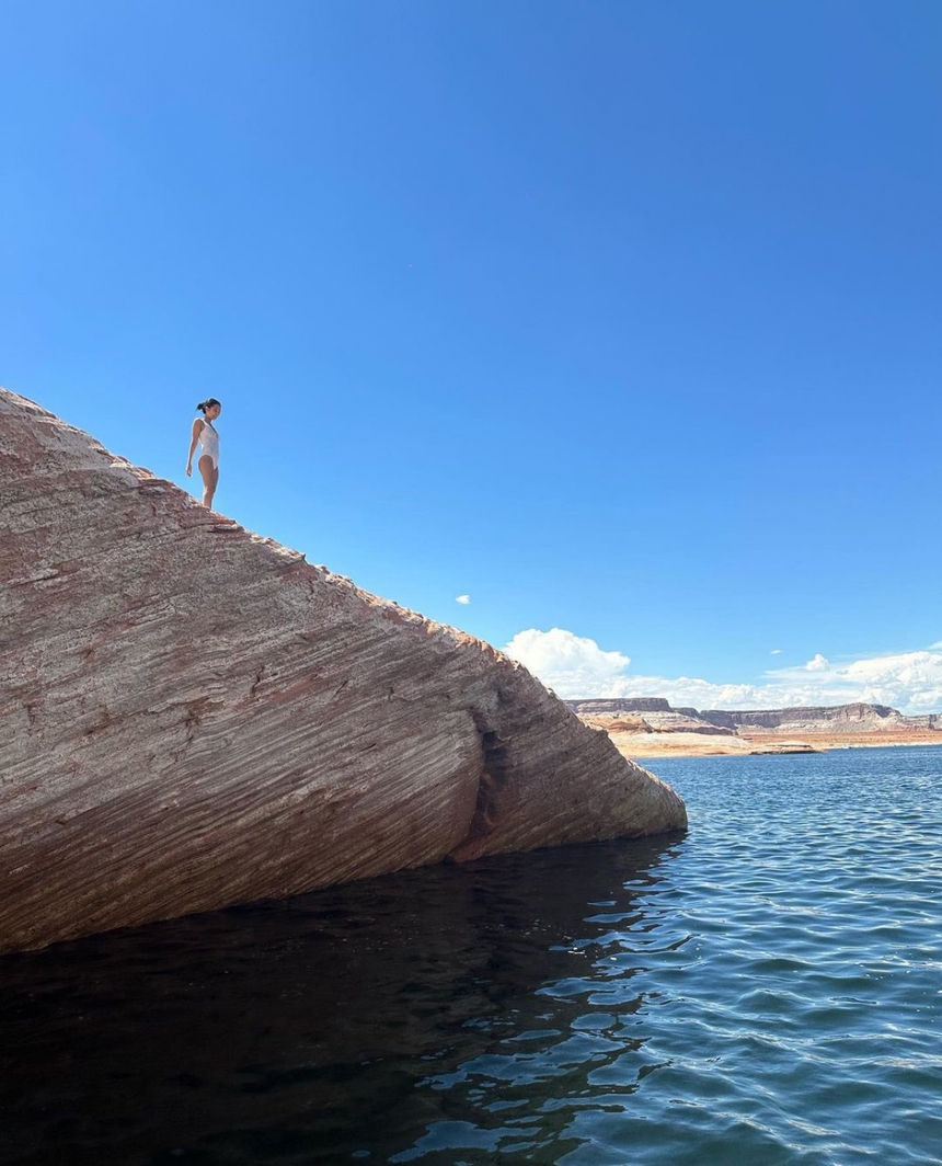 Jennie Blackpink lại gây ghen tị với bộ ảnh đẹp mê hồn trong kỳ nghỉ dưỡng sang chảnh - Ảnh 21.