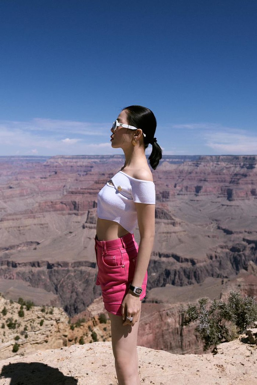 Dáng mảnh mai, Lệ Quyên mặc gì cũng đẹp: Ngoài 40 vẫn chinh phục đầm bodycon - Ảnh 4. Dáng mảnh mai, Lệ Quyên mặc gì cũng đẹp: Ngoài 40 vẫn chinh phục đầm bodycon - Ảnh 4.