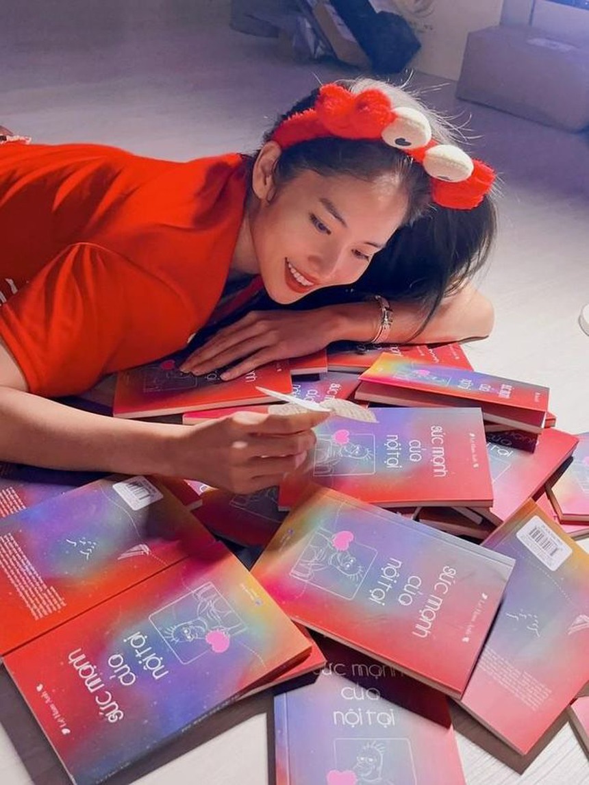 Sao Việt 8/9: Song Luân bất ngờ nhập viện, Nam Anh lần đầu viết sách truyền cảm hứng - Ảnh 2.