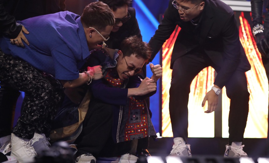 Double2T: Chàng trai miền núi chinh phục ngôi Quán quân Rap Việt mùa 3 - Ảnh 8. Double2T: Chàng trai miền núi chinh phục ngôi Quán quân Rap Việt mùa 3 - Ảnh 8.