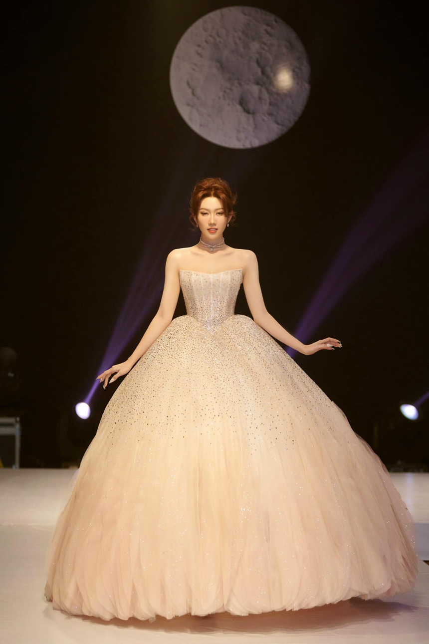 Bí quyết làn da trắng phát sáng của Thuý Ngân: Không ra đường ban ngày nếu thiếu kem chống nắng - Ảnh 1.