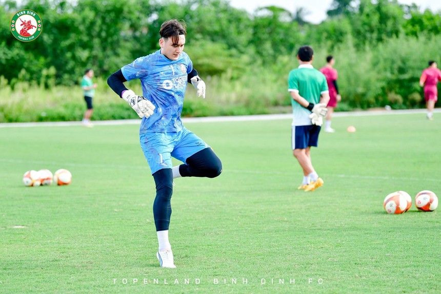 Chuyển nhượng V-League hôm nay 10/9: HAGL ‘săn’ tuyển thủ Thái Lan, Văn Lâm ở lại Topenland Bình Định - Ảnh 4.