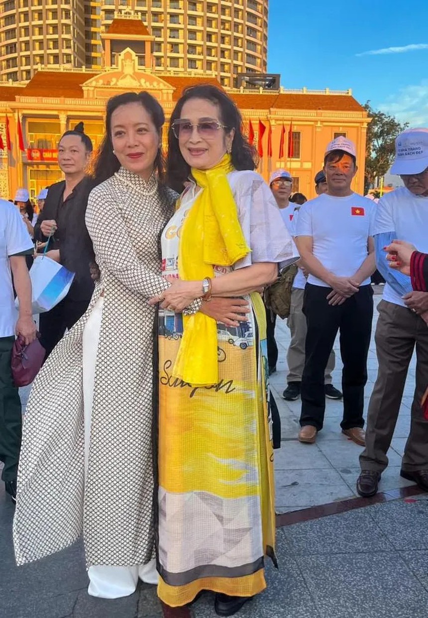 Sao Việt 9/9: NSƯT Chiều Xuân hội ngộ NSND Trà Giang, Hòa Minzy tiết lộ thời gian sinh nở của Nhã Phương - Ảnh 1.