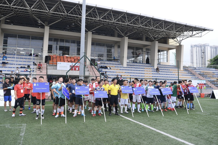 Trải nghiệm có một không hai cùng Giải bóng đá Cúp Standard Chartered 2023 tại Việt Nam - Ảnh 1.