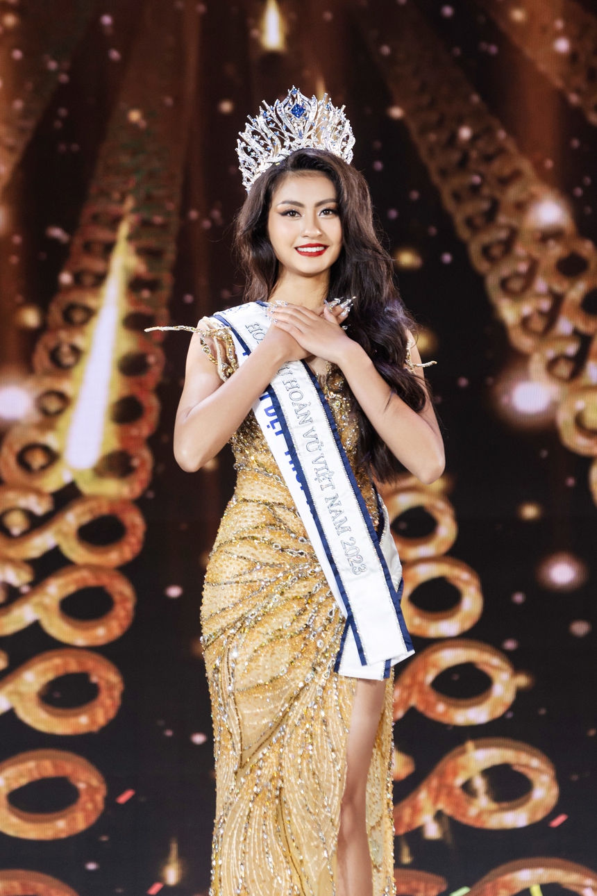 Người đẹp gốc Ninh Bình đăng quang Miss Cosmo Việt Nam 2023 - Ảnh 2. Người đẹp gốc Ninh Bình đăng quang Miss Cosmo Việt Nam 2023 - Ảnh 2.