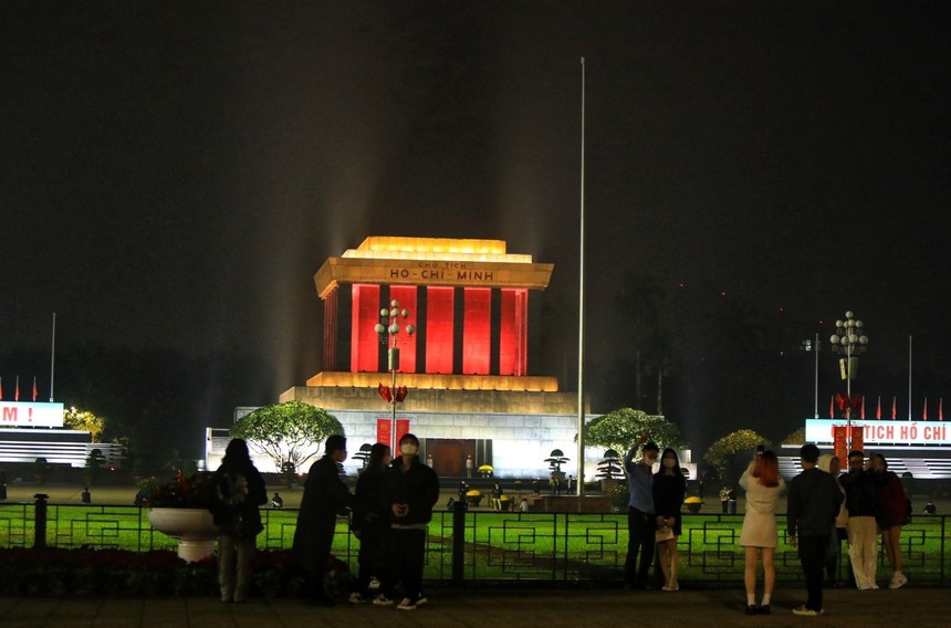 Hà Nội bình yên trong ngày đầu năm mới - Ảnh 1.