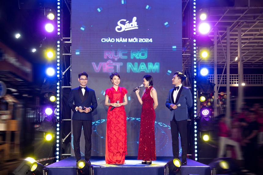 Ngọc Hằng vừa giành ngôi Á hậu quốc tế đã quyết tâm lấn sân ca hát - Ảnh 2. Ngọc Hằng vừa giành ngôi Á hậu quốc tế đã quyết tâm lấn sân ca hát - Ảnh 2.