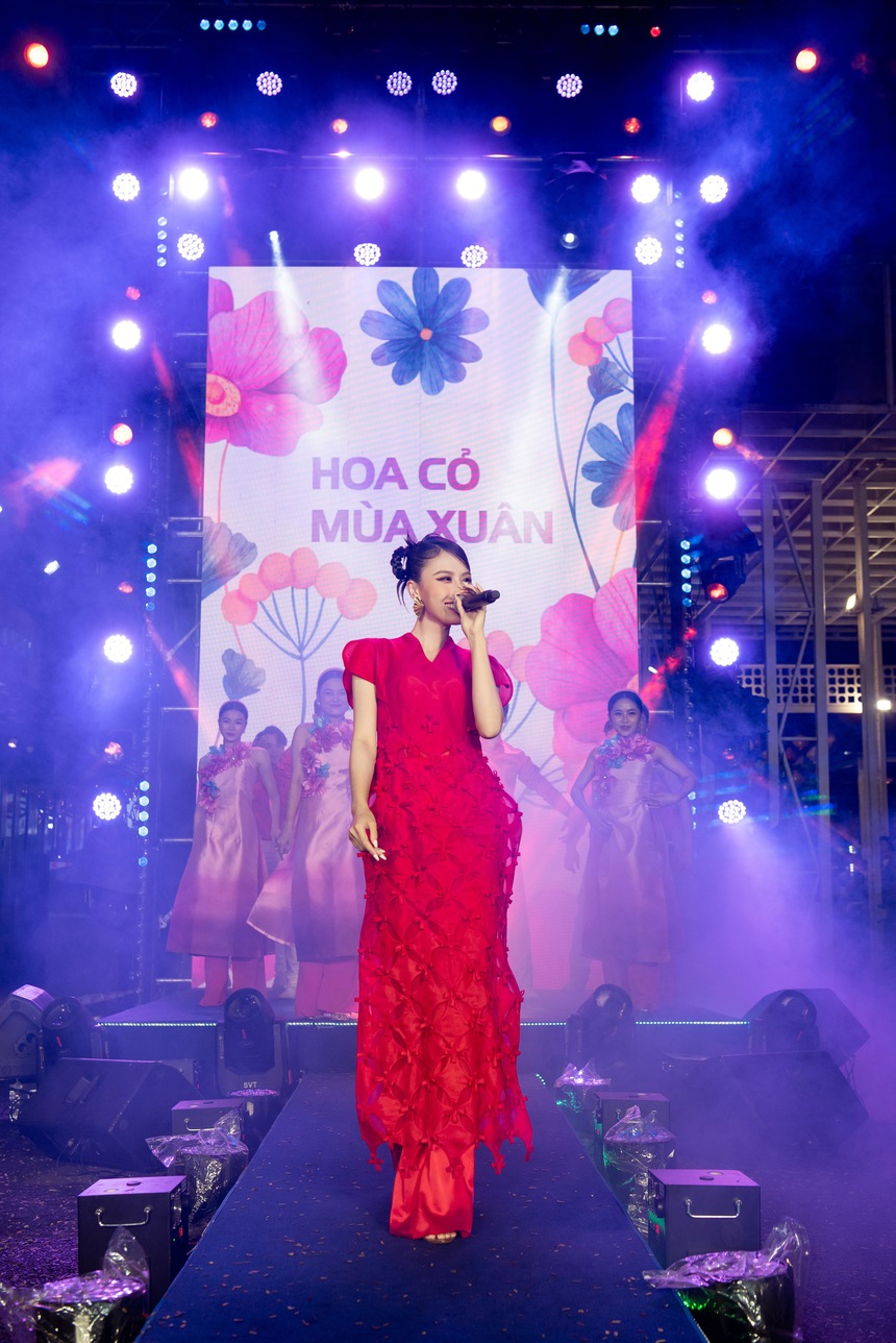 Ngọc Hằng vừa giành ngôi Á hậu quốc tế đã quyết tâm lấn sân ca hát - Ảnh 1. Ngọc Hằng vừa giành ngôi Á hậu quốc tế đã quyết tâm lấn sân ca hát - Ảnh 1.