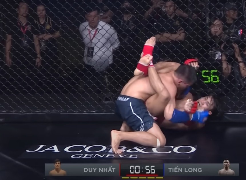 Nguyễn Trần Duy Nhất lật kèo giành chiến thắng nghẹt thở, đoạt đai vô địch và hàng trăm triệu tiền thưởng vào ngày cuối năm - Ảnh 4.