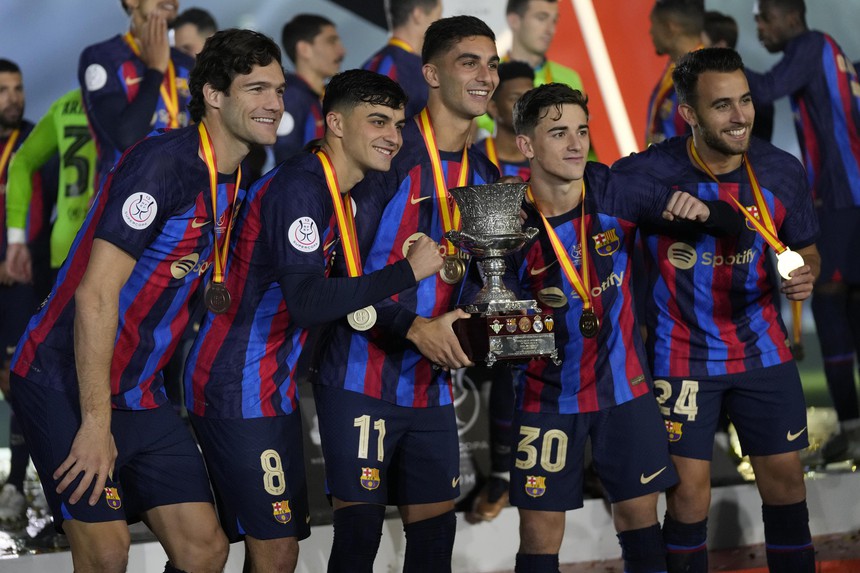 Bán kết Siêu Cúp Tây Ban Nha, 02h00, ngày 12/1, Barcelona – Osasuna: Kỉ nguyên lộn xộn mới của Barca - Ảnh 1.