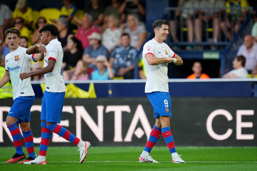 Barcelona giành quyền vào chung kết Siêu Cúp Tây Ban Nha nhờ màn tỏa sáng của Lewandowski - Ảnh 2. Barcelona giành quyền vào chung kết Siêu Cúp Tây Ban Nha nhờ màn tỏa sáng của Lewandowski - Ảnh 2.