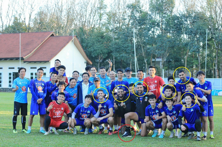 Tin nóng bóng đá Việt 26/2: HAGL chốt ngoại binh, Văn Quyết nói về khả năng trở lại ĐT Việt Nam - Ảnh 2.